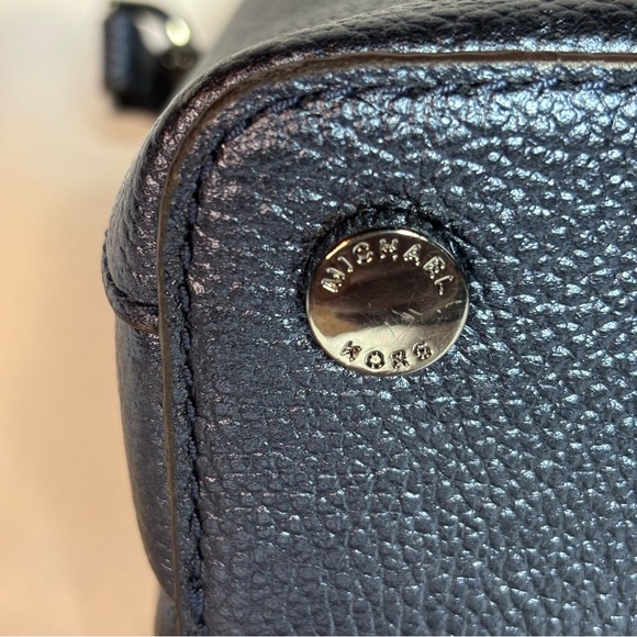 🔥 SALE! Michael Kors Adele Midnight Crossbody Bag with Adjustable Strap - Picture 9 of 16